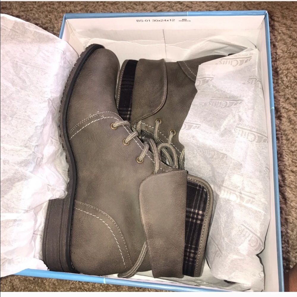 Cliffs stone boots